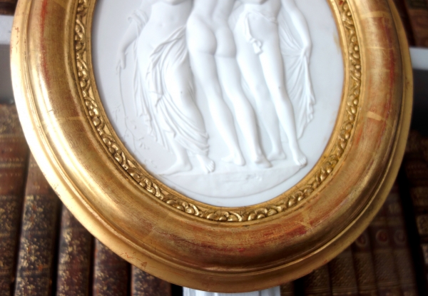 Sevres : large biscuit medal picturing the 3 Three Graces - signed - gold leaf gilt frame