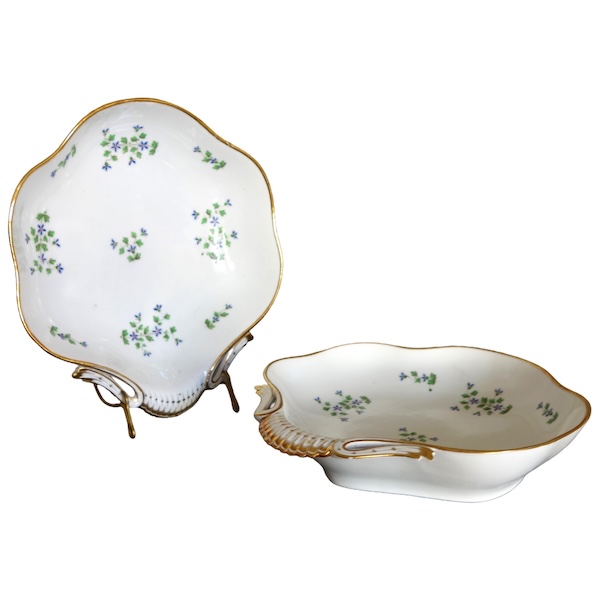 Manufacture Dihl et Guerhard - paire de corbeilles à pain en porcelaine décor aux barbeaux - signée