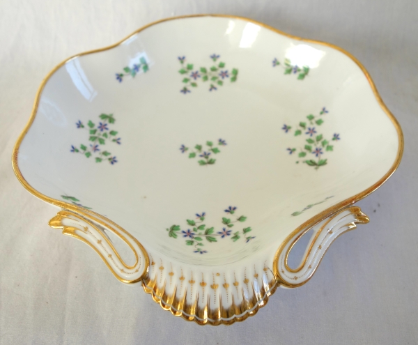 Manufacture Dihl et Guerhard - paire de corbeilles à pain en porcelaine décor aux barbeaux - signée