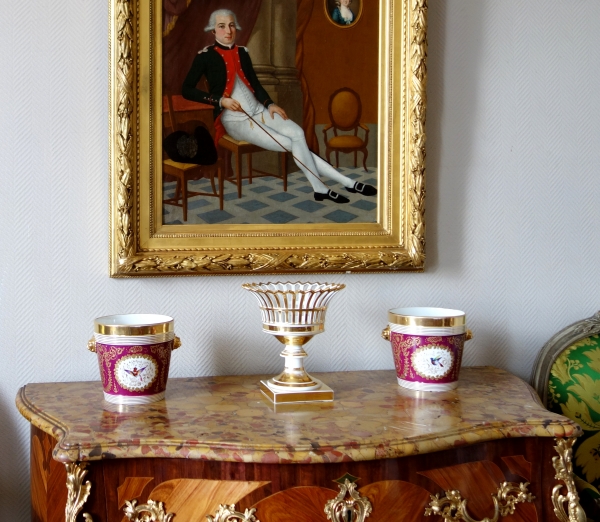 Pair of large Paris porcelain planters, early 19th century circa 1830