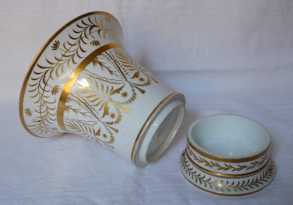 Paris porcelain planters enhanced with fine gold, Empire period (early 19th century)