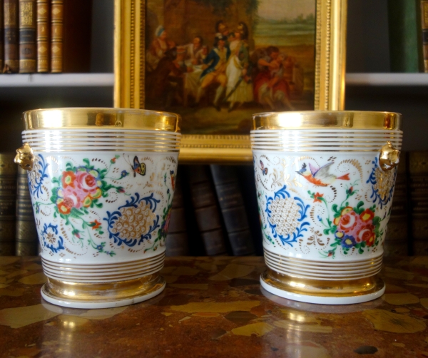 Paire de grands cache-pots en porcelaine de Paris d'époque Restauration - vers 1840