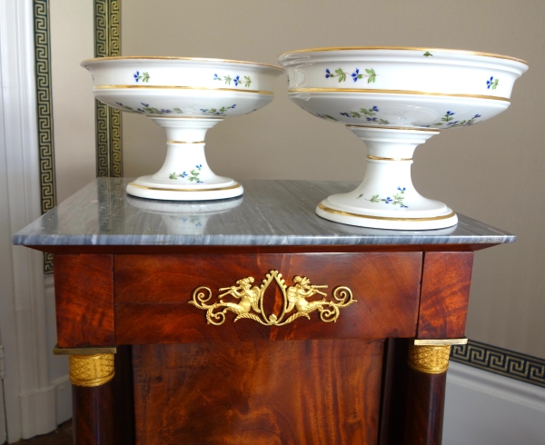 Paire de compotiers en porcelaine, décor aux Barbeaux - début XIXe attribuée à Dihl & Guerhard