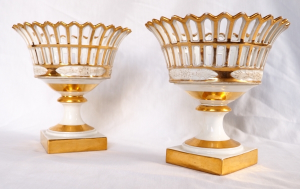 Pair of Empire Paris porcelain reticulated cups enhanced with fine gold, early 19th century