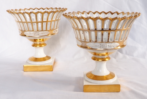 Pair of Empire Paris porcelain reticulated cups enhanced with fine gold, early 19th century