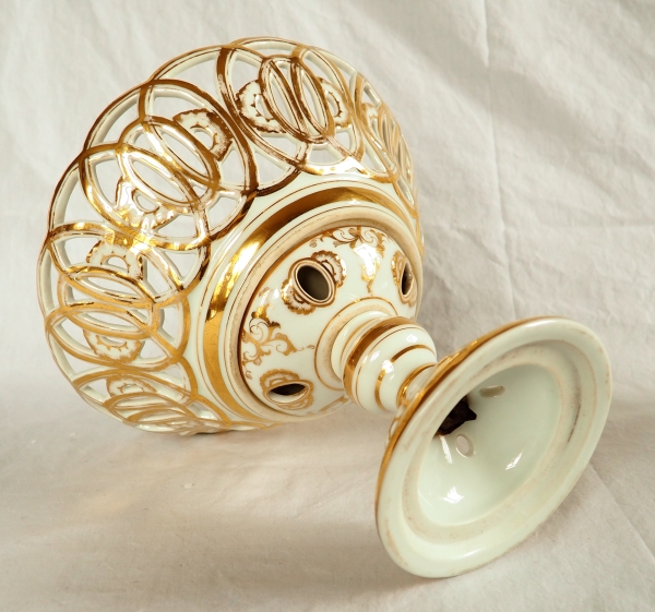 Paire de coupes ajourées à fruits en porcelaine de Paris dorée or fin - vers 1840
