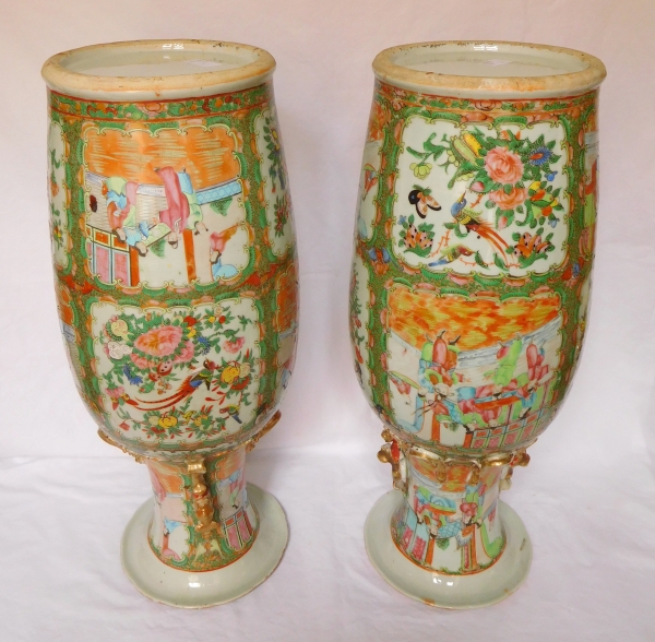 Pair of tall Canton porcelain vases enhanced with fine gold - 19th century