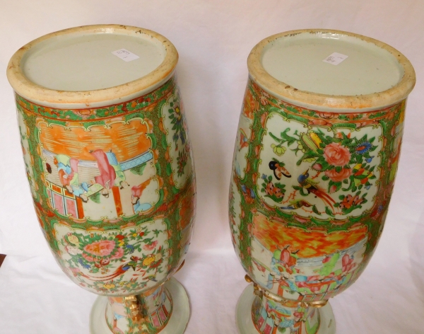 Pair of tall Canton porcelain vases enhanced with fine gold - 19th century