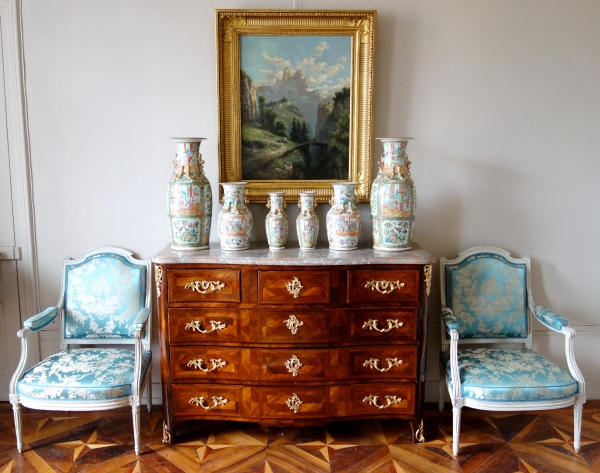 Pair of tall Canton porcelain vases enhanced with fine gold - 19th century