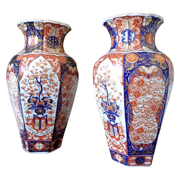 Paire de potiches ou grands vases 44cm en porcelaine Imari fin XIXe bleue, rouge et or