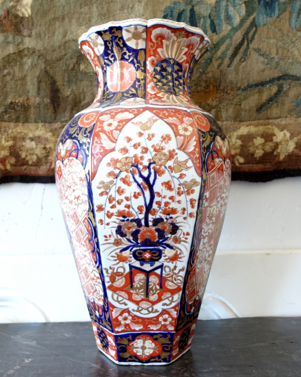 Paire de potiches ou grands vases 44cm en porcelaine Imari fin XIXe bleue, rouge et or