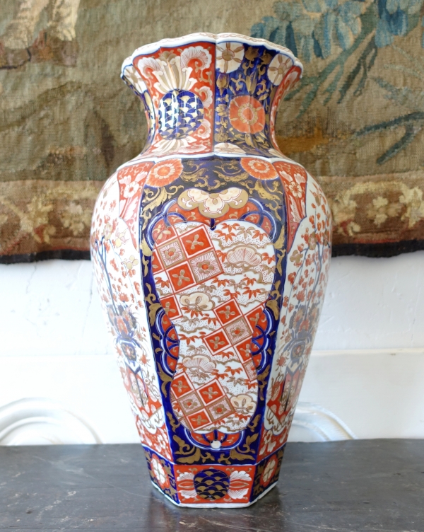 Paire de potiches ou grands vases 44cm en porcelaine Imari fin XIXe bleue, rouge et or