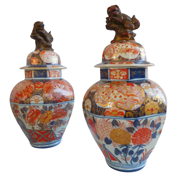 Paire de grandes potiches en porcelaine Imari fin XIXe bleue, rouge et or - 46cm