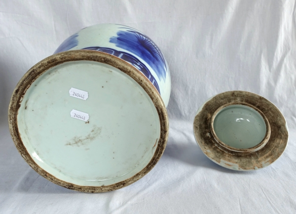 Pair of tall porcelain potiches - Indochina or China - 41cm