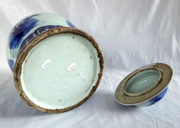 Pair of tall porcelain potiches - Indochina or China - 41cm