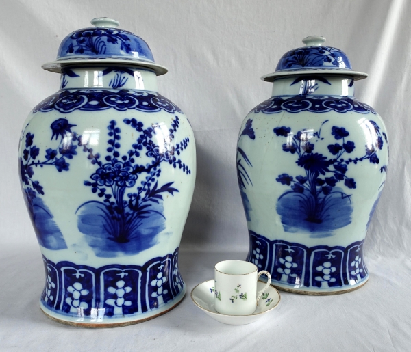 Pair of tall porcelain potiches - Indochina or China - 41cm