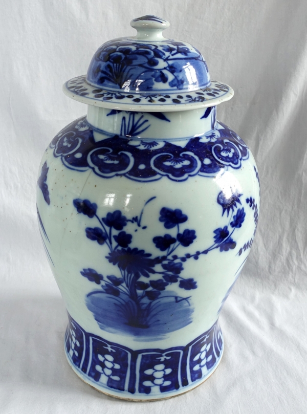 Pair of tall porcelain potiches - Indochina or China - 41cm