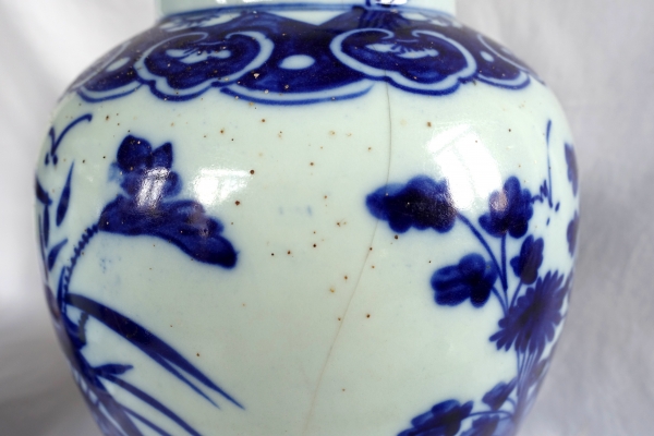 Pair of tall porcelain potiches - Indochina or China - 41cm