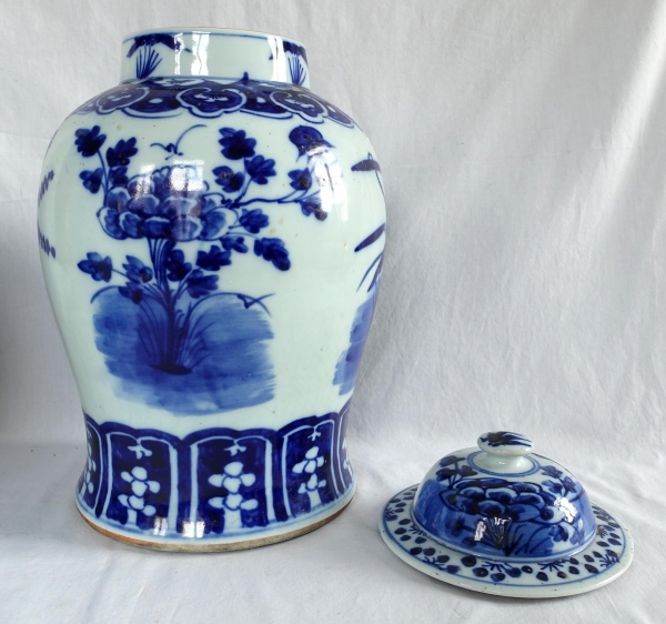 Pair of tall porcelain potiches - Indochina or China - 41cm
