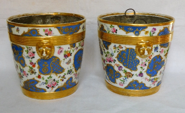 Paire de grands cache-pots en porcelaine de Paris d'époque Restauration