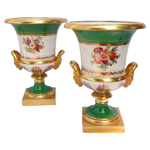 Paire de grands vases Médicis en porcelaine de Paris - style Empire époque Restauration - 32cm