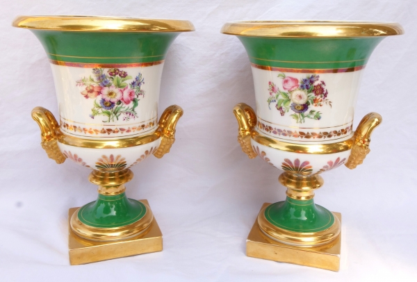 Paire de grands vases Médicis en porcelaine de Paris - style Empire époque Restauration - 32cm