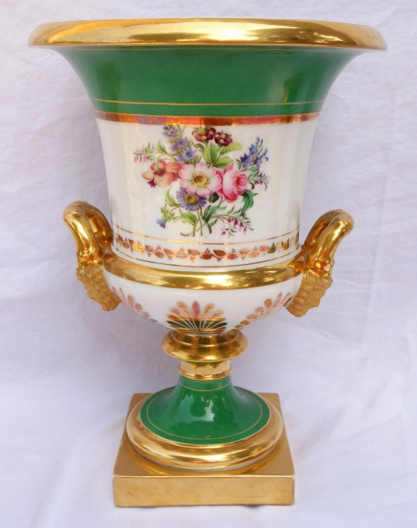 Paire de grands vases Médicis en porcelaine de Paris - style Empire époque Restauration - 32cm