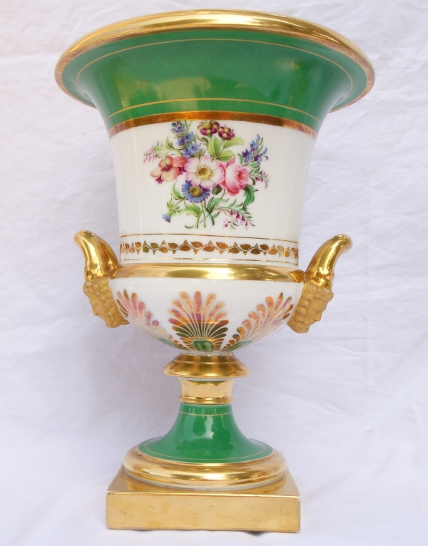 Paire de grands vases Médicis en porcelaine de Paris - style Empire époque Restauration - 32cm