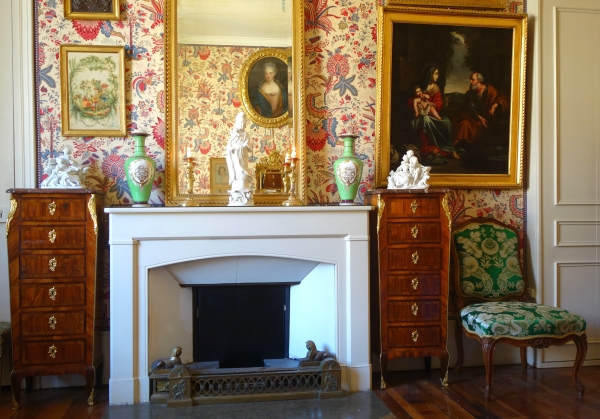 Paire d’importants vases d’ornement en porcelaine de Paris d’époque Napoléon III