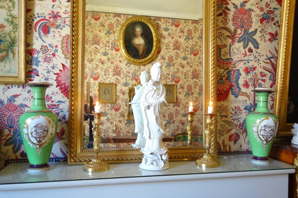 Paire d’importants vases d’ornement en porcelaine de Paris d’époque Napoléon III