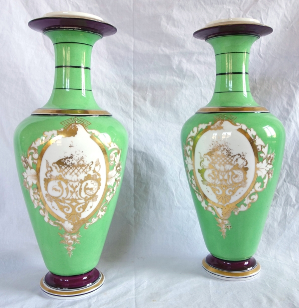 Paire d’importants vases d’ornement en porcelaine de Paris d’époque Napoléon III