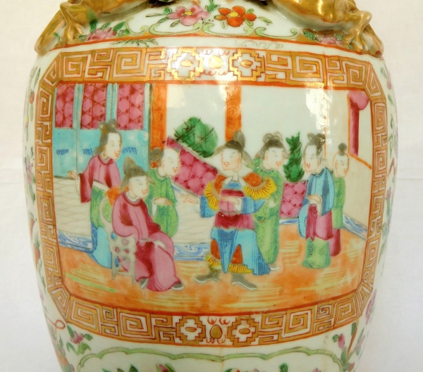 Paire de vases / potiches en porcelaine de Canton, Chine vers 1880 - 36cm