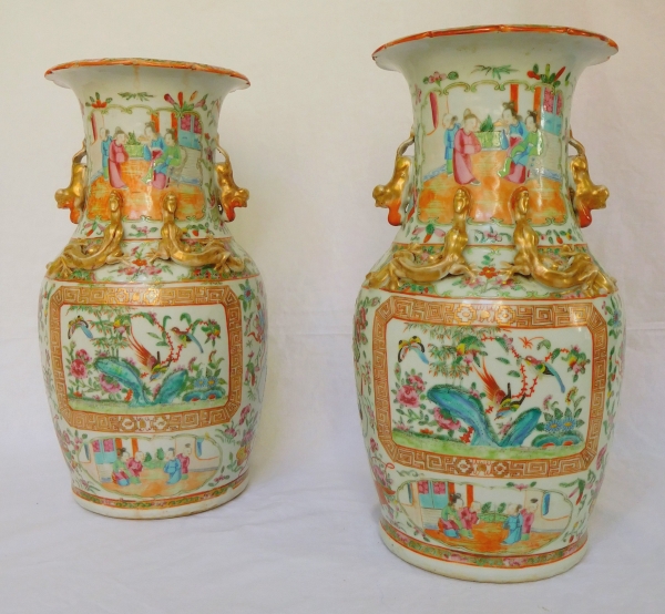 Paire de vases / potiches en porcelaine de Canton, Chine vers 1880 - 36cm