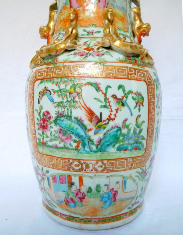 Paire de vases / potiches en porcelaine de Canton, Chine vers 1880 - 36cm