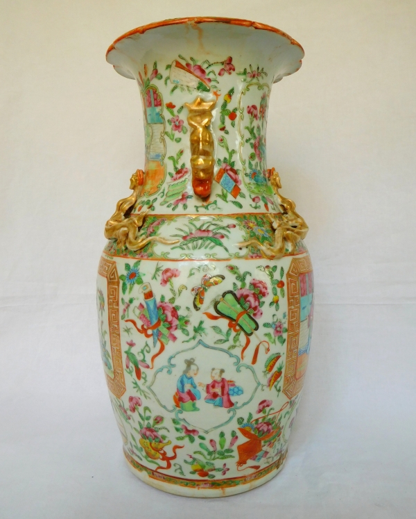 Paire de vases / potiches en porcelaine de Canton, Chine vers 1880 - 36cm