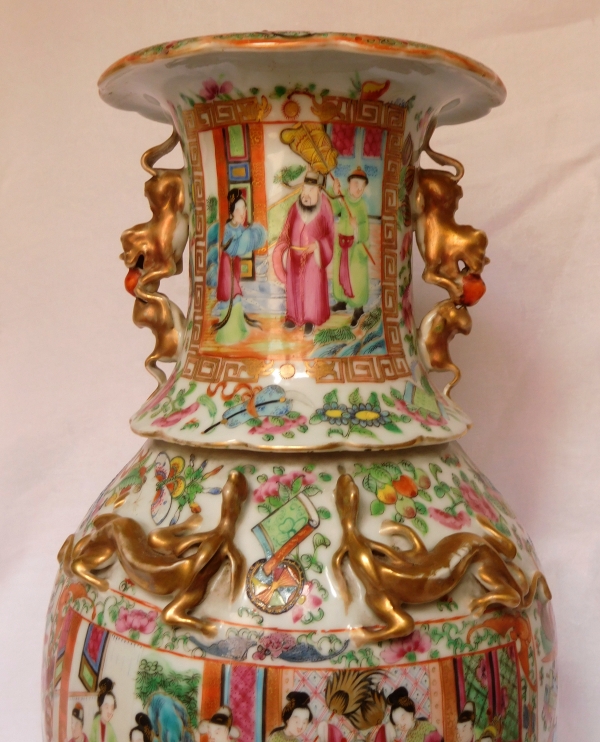 Paire de vases / potiches en porcelaine de Canton, Chine vers 1880 - 42cm