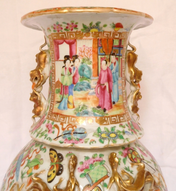 Paire de vases / potiches en porcelaine de Canton, Chine vers 1880 - 42cm