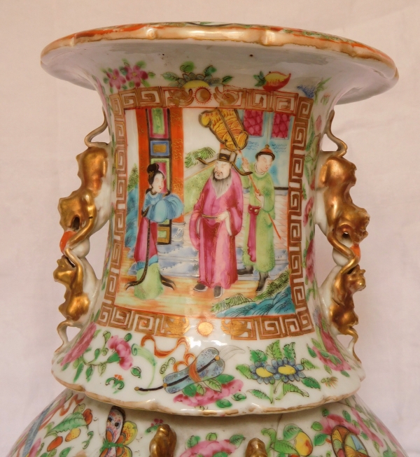 Paire de vases / potiches en porcelaine de Canton, Chine vers 1880 - 42cm