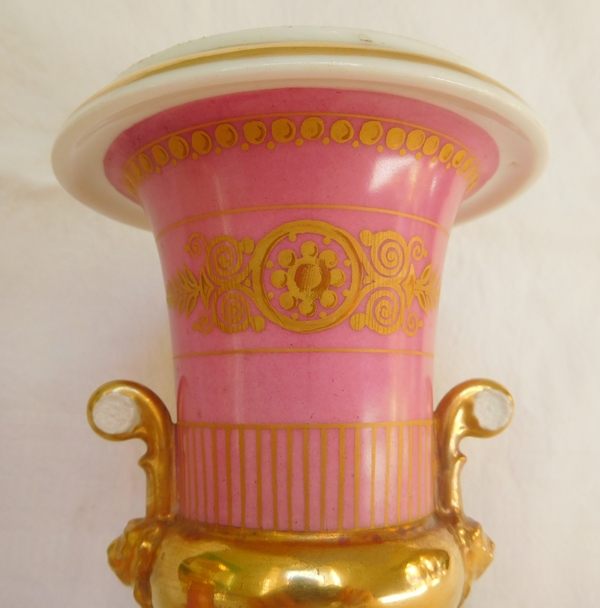 Paire de vases Médicis en porcelaine de Paris, époque Empire Restauration - 16,5cm