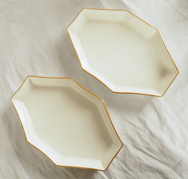 Nast : pair of Empire porcelain 8-sided dishes enhanced with fine gold - early 19th century