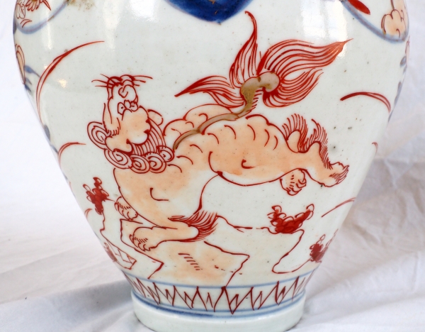 Pair of Imari porcelain jars / urns, late 19th century