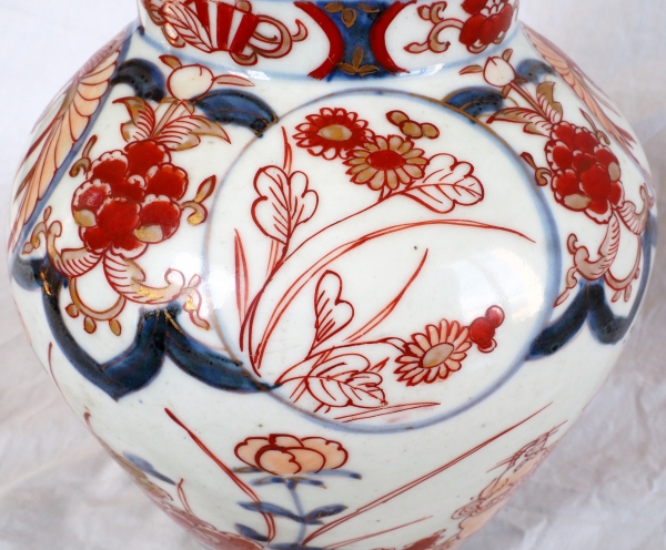 Pair of Imari porcelain jars / urns, late 19th century