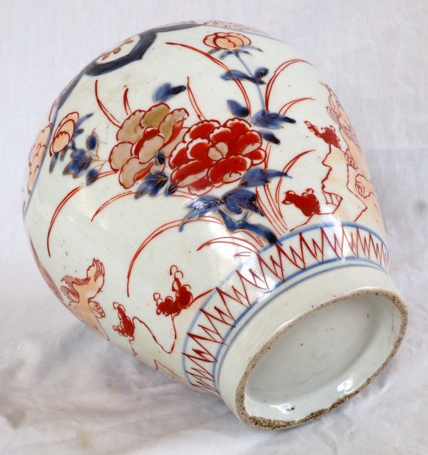 Pair of Imari porcelain jars / urns, late 19th century