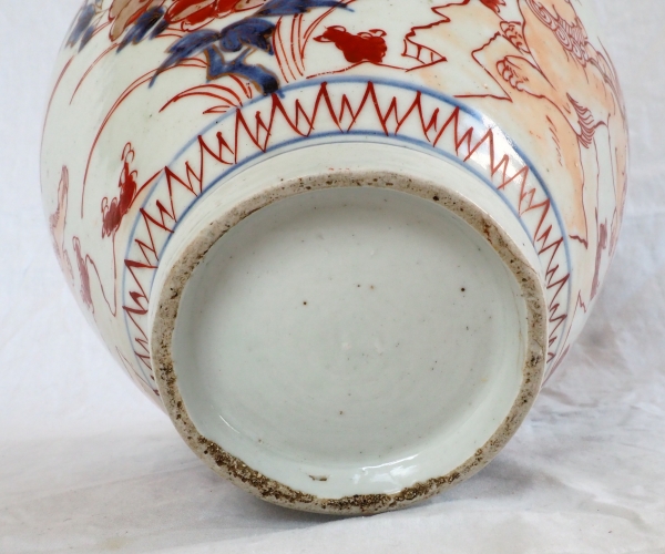 Pair of Imari porcelain jars / urns, late 19th century