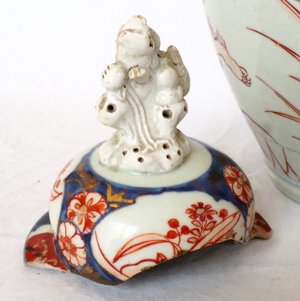 Pair of Imari porcelain jars / urns, late 19th century