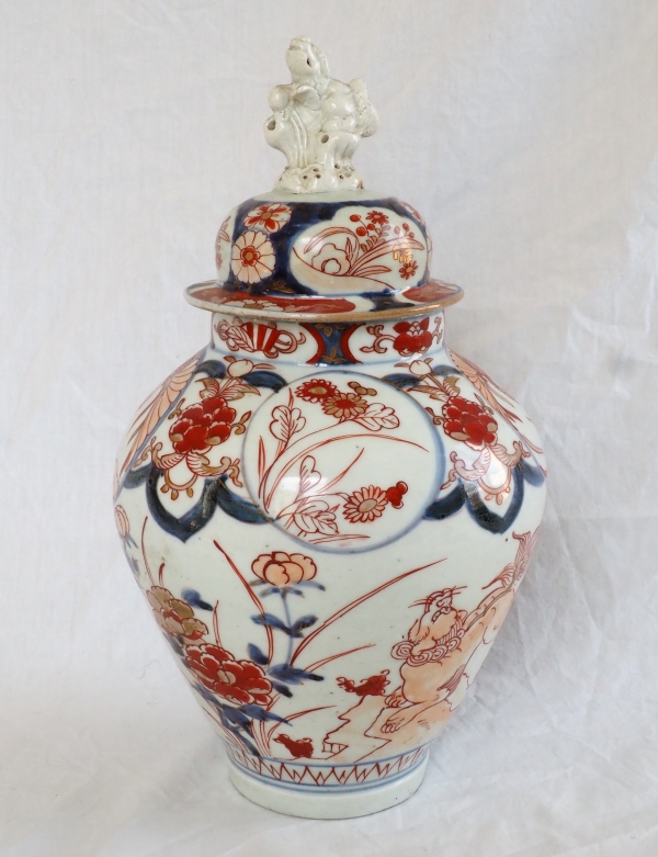 Pair of Imari porcelain jars / urns, late 19th century