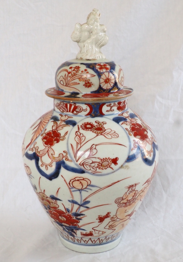 Pair of Imari porcelain jars / urns, late 19th century