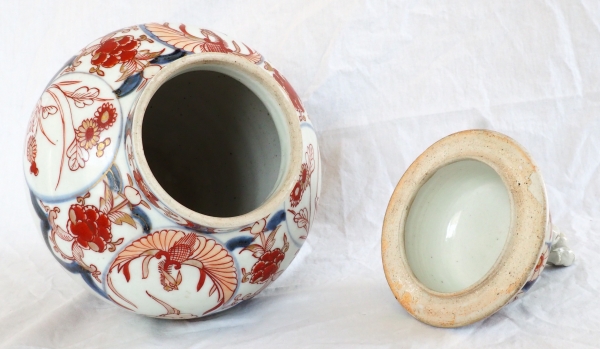 Pair of Imari porcelain jars / urns, late 19th century