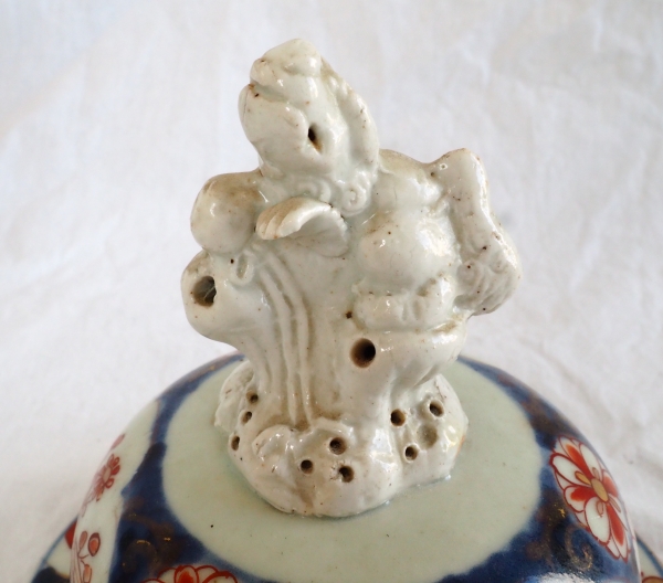 Pair of Imari porcelain jars / urns, late 19th century