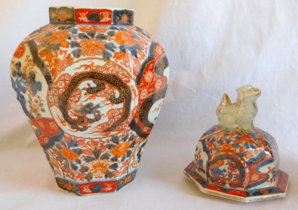 Pair of Imari porcelain potiches, Japan, late 19th century production - 35cm